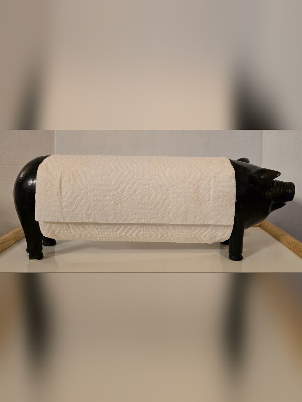 Vintage Farmhouse Pig Paper Towel Holder – Black Resin/Wood